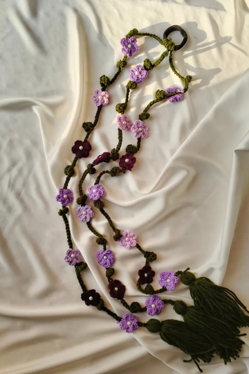 Lavender Noor Paranda – Har Zulf Mein Khubsurati Ka Narm Jadoo